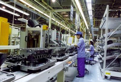 一汽-大眾公司發動機車間生產線。