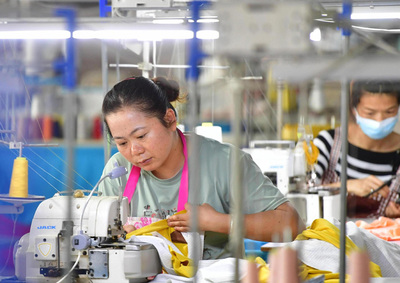 鄉(xiāng)村微車間 開到家門口